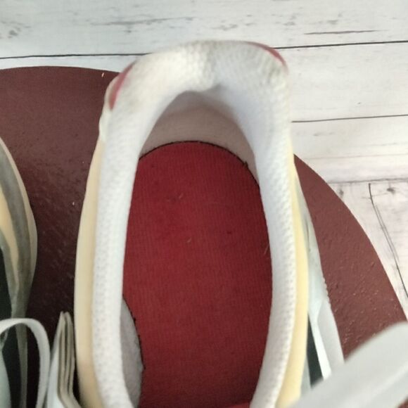 New Without tags."Asics" woman's kleets - Picture 3 of 9